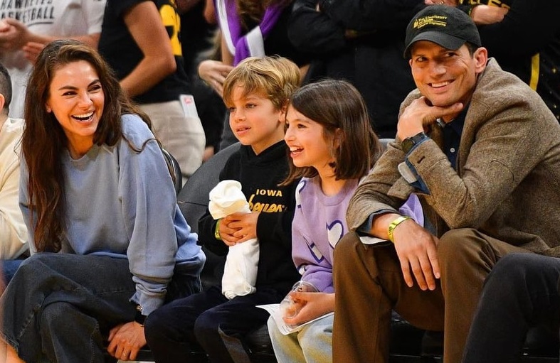 Аштън Къчър и Мила Кунис заведоха децата на баскетболен мач 