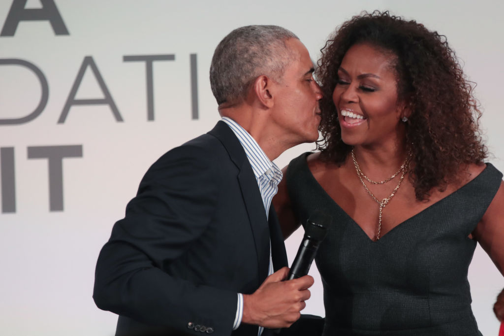 Барак Обама публикува списък с любимите си песни за 2020 година 