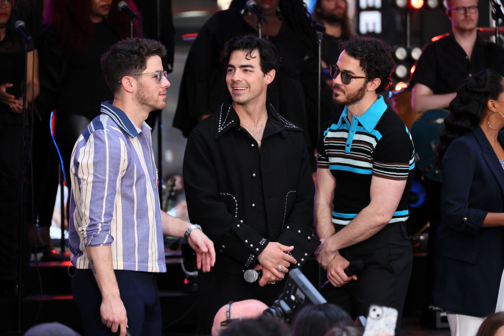 Jonas Brothers за първи път на турне като татковци 