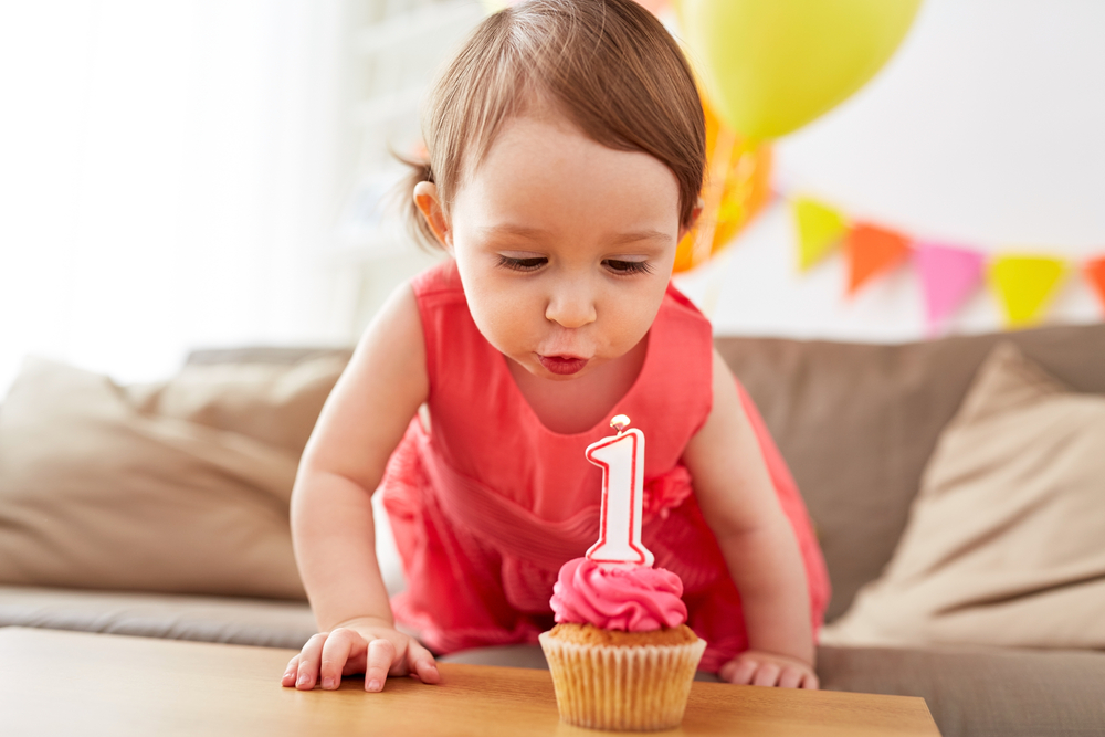 Вашето дете на 12 месеца: Честит първи рожден ден!