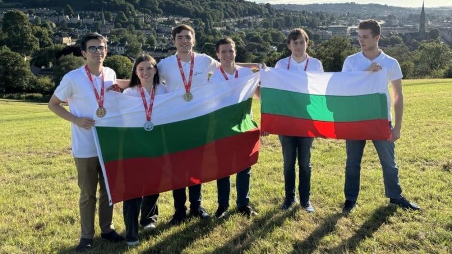 Най-добрите ни ученици по математика спечелиха 5 медала от Международната олимпиада във Великобритания