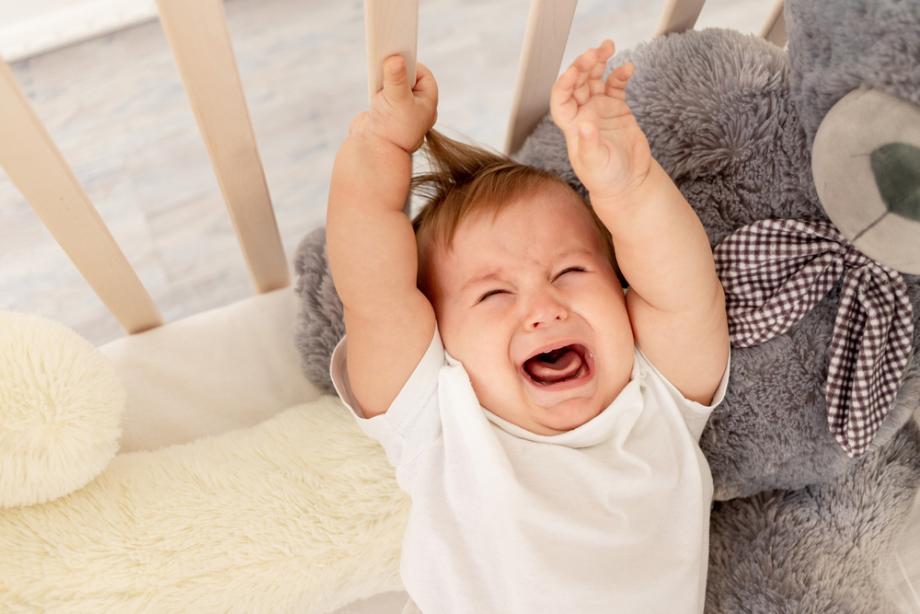 Може ли плачът на бебето да навреди на отношенията му с родителите след време