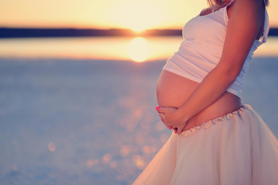 Ако бременната стои на слънце, бебето ще има петна. Дали