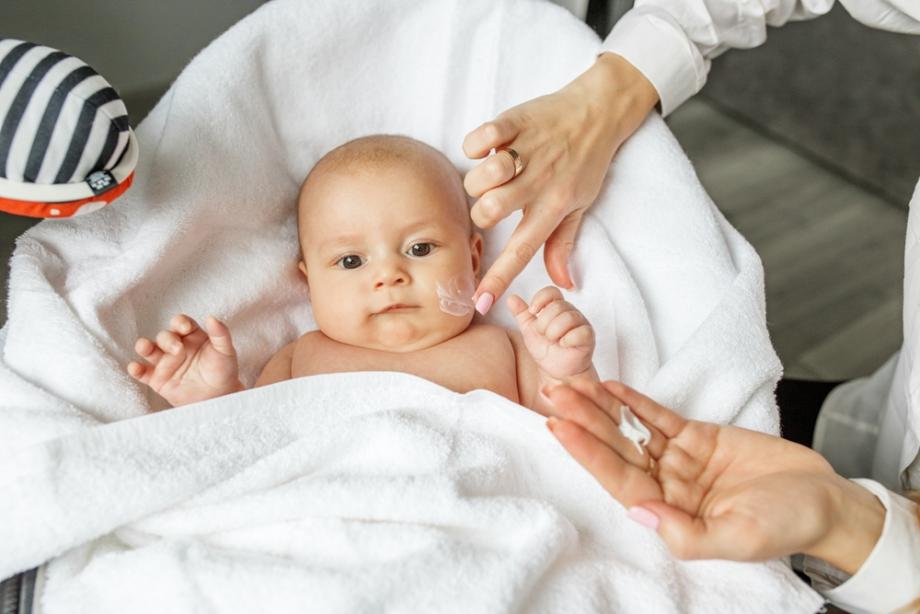 Как да осигурим подходяща хидратация на бебешката кожа