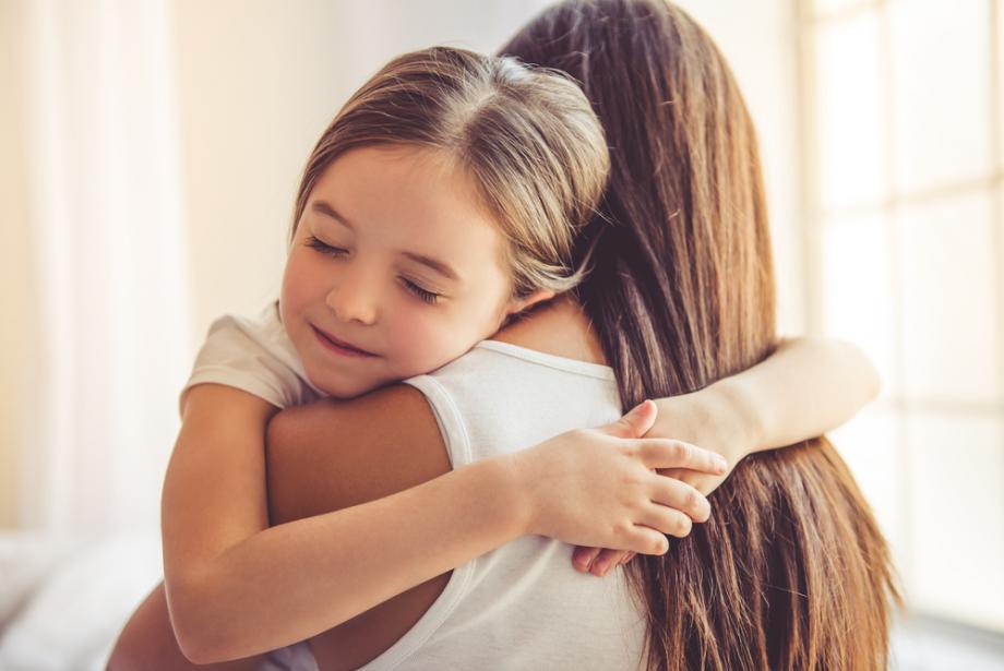 15 полезни фрази и действия за успокояване на тревожно дете